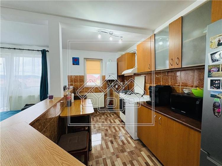 Apartament cu 3 camere decomandat în Terezian