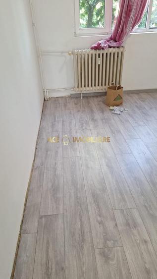 Apartament cu 3 camere semidecomandat, mobilat în Ozana