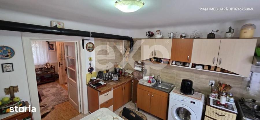 Casă cu 4 camere cu Teren 1145 Mp în