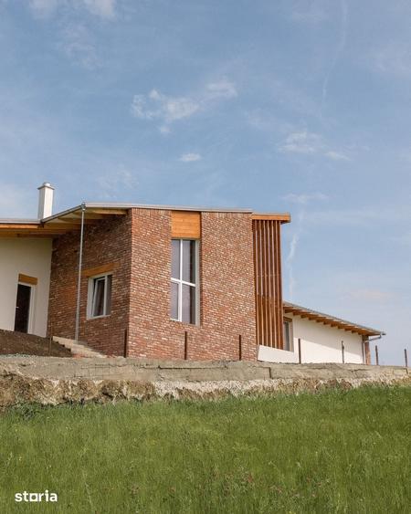 Casa semifinisata, cu totul diferita, in varf de deal, de vanzare - 4