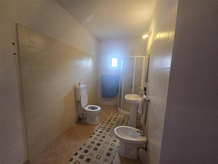 Duplex cu 5 camere cu Canalizare în Central