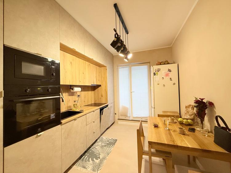 Apartament cu 2 camere decomandat, mobilat în Titan