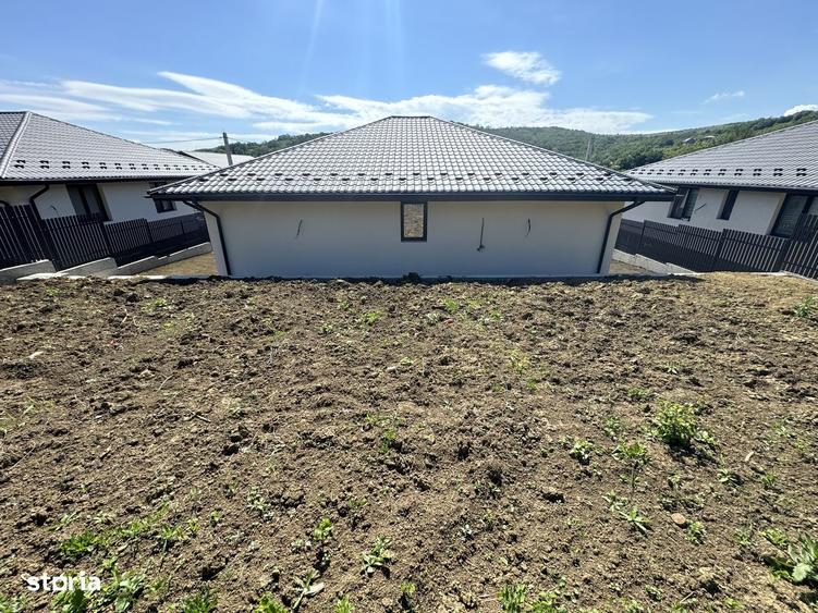 Casă cu 4 camere în Tomești