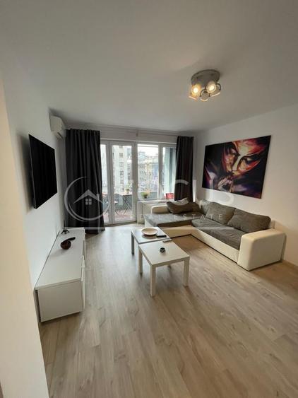 Apartament cu 2 camere semidecomandat, mobilat în P-ța Romană