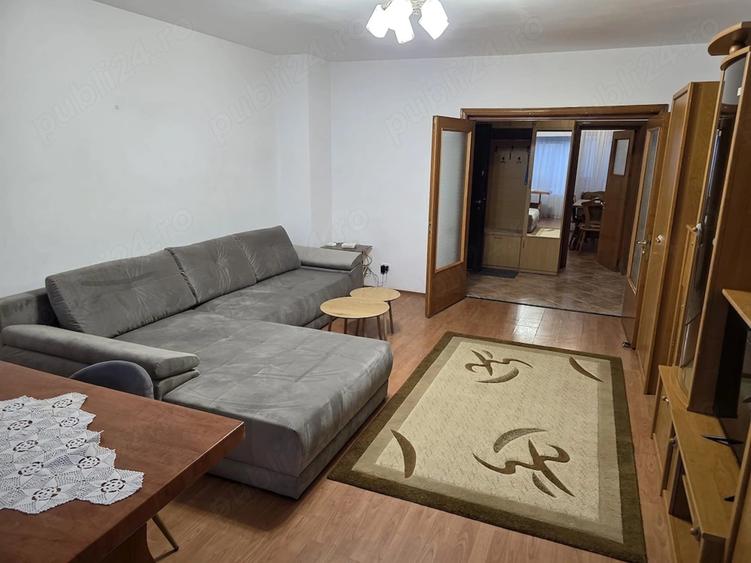 Apartament cu 3 camere decomandat în Stadion