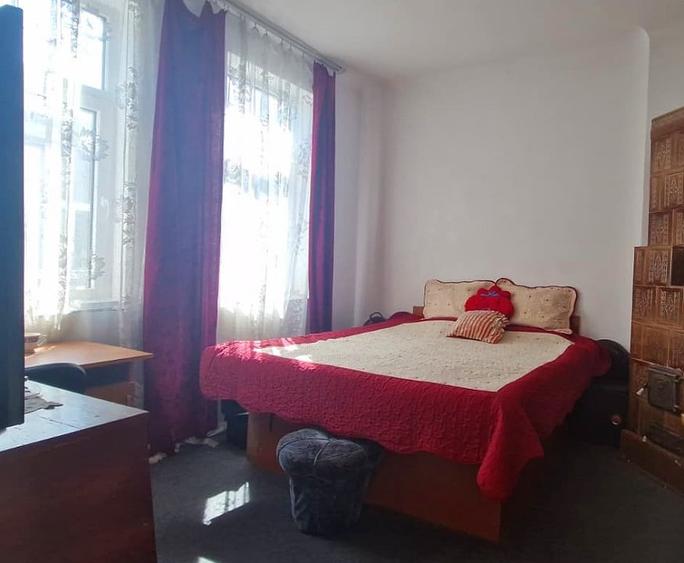 Apartament cu 4 camere decomandat, mobilat în Universitate