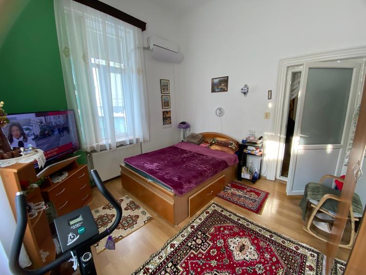 Apartament cu 5 camere decomandat, mobilat în Universitate