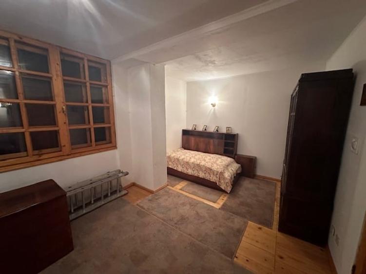 Casă individuală cu 5 camere cu Canalizare în Central