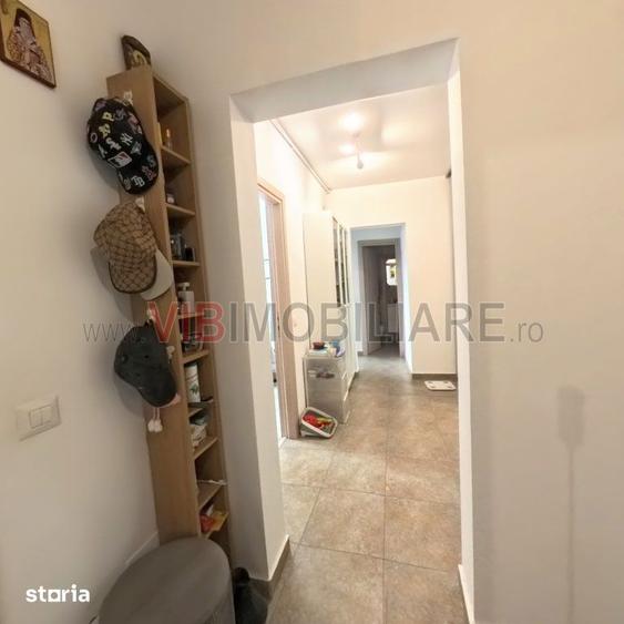 Apartament cu 3 camere decomandat, mobilat în Pajura