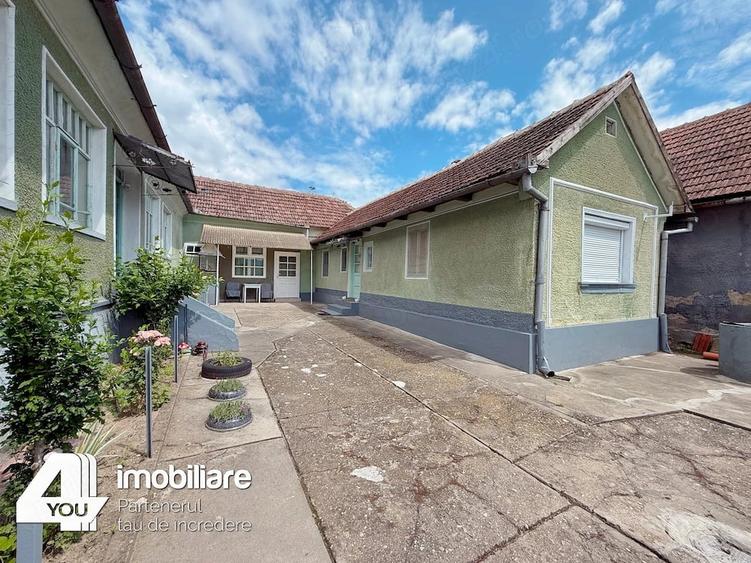 Casă cu 7 camere cu Teren 864 Mp în Drauț