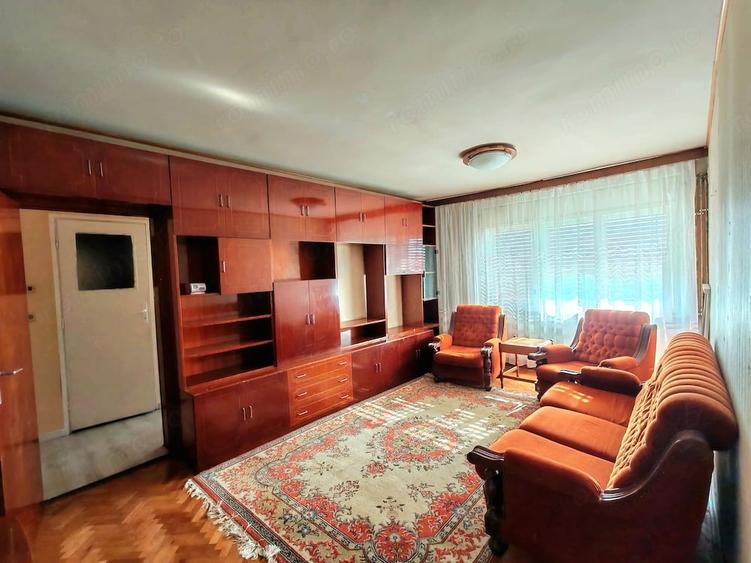 Apartament cu 3 camere semidecomandat în Est