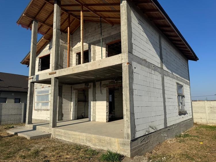 Casă cu 4 camere în Slătioara