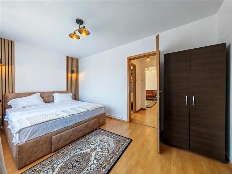 Apartament cu 3 camere semidecomandat, mobilat în Astra