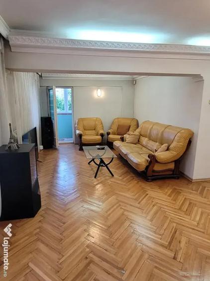 Apartament cu 5 camere decomandat în Păcii