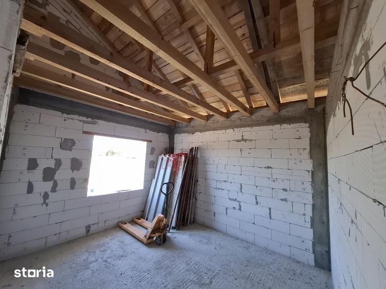 Casă cu 5 camere cu Canalizare în Vest