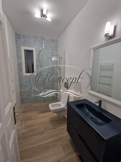 Apartament cu 3 camere semidecomandat, mobilat în Central