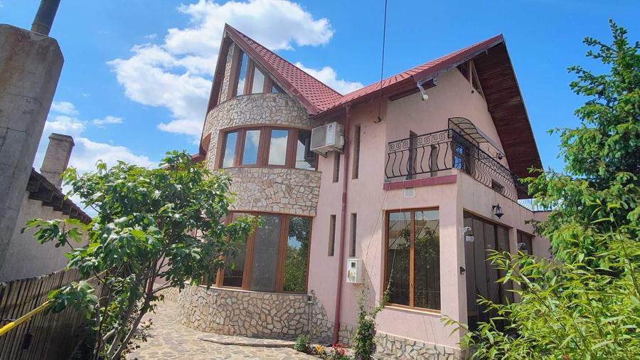Casă cu 4 camere în Șendreni