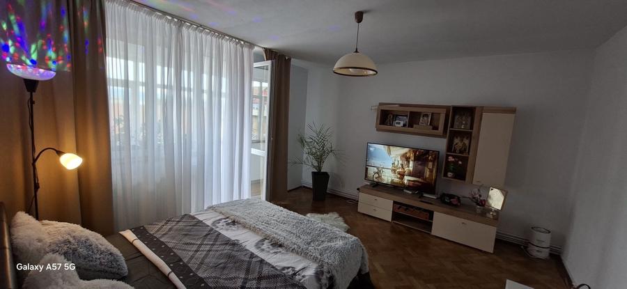 Apartament cu 4 camere decomandat în Preajba Mare