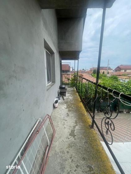 Casă cu 4 camere cu Teren 380 Mp în Romanești