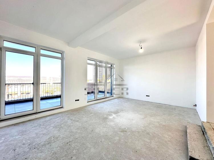 Duplex cu 4 camere cu Canalizare în Florești