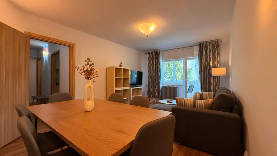 Apartament cu 3 camere decomandat în Aviației