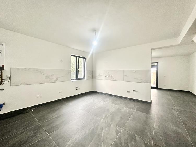 Duplex cu 4 camere cu Canalizare în Moșnița Nouă