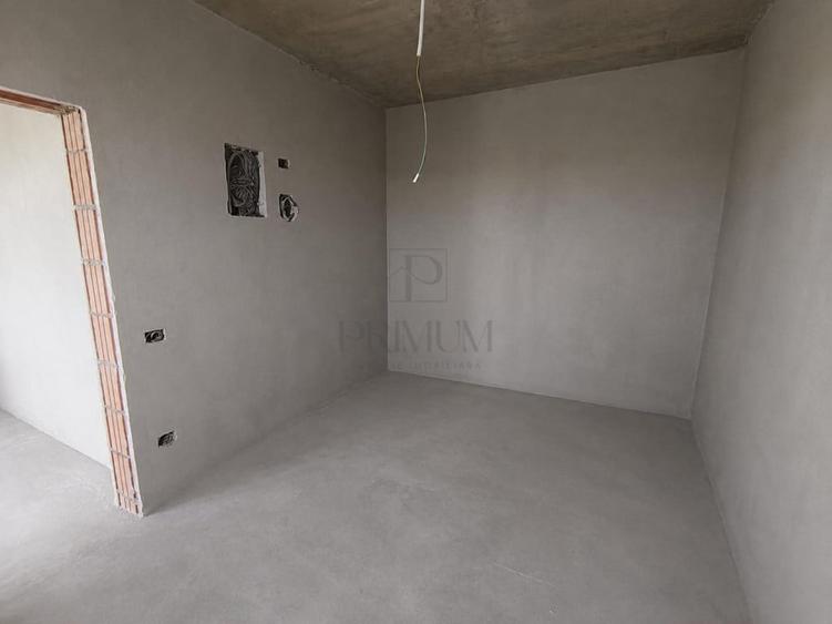 Duplex despartit prin C.T. - bucatarie inchisa - 130 mp util - 4
