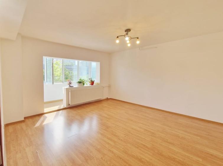 Apartament cu 2 camere decomandat în Tei