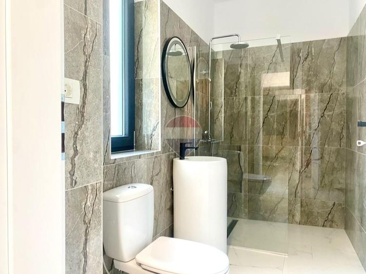 Apartament cu 4 camere decomandat, mobilat în Central