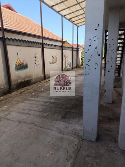 Casă individuală cu 9 camere cu Canalizare în Mărăcineanu