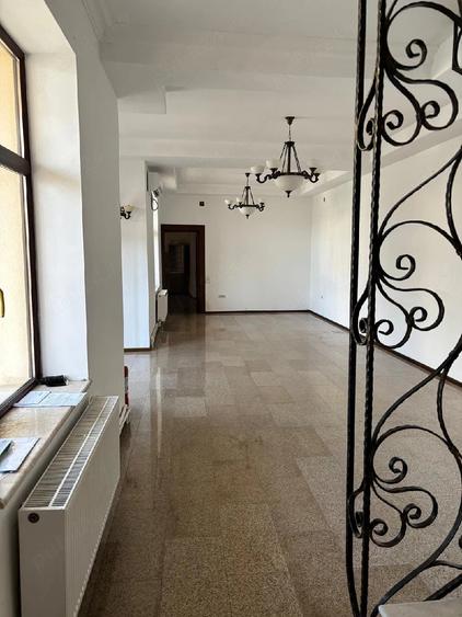 Casă cu 6 camere cu Teren 200 Mp în Tomis II