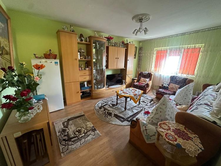Apartament cu 3 camere decomandat în Tomești