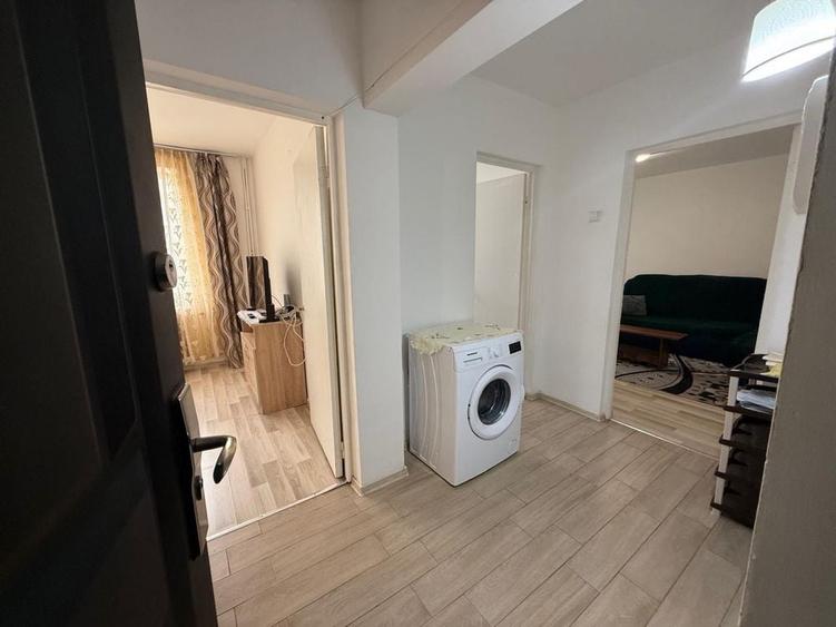 Apartament cu 3 camere decomandat în Exterior Vest
