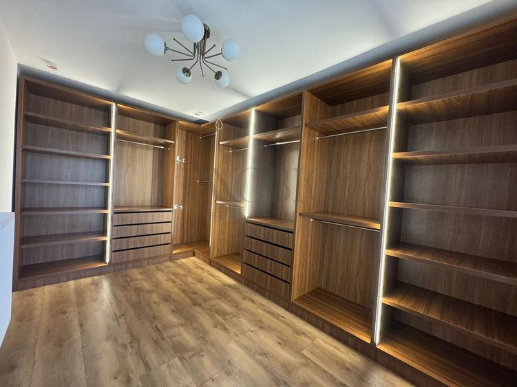 Casă individuală cu 6 camere cu Canalizare în Băneasa