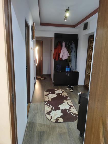 Apartament cu 3 camere decomandat în Traian