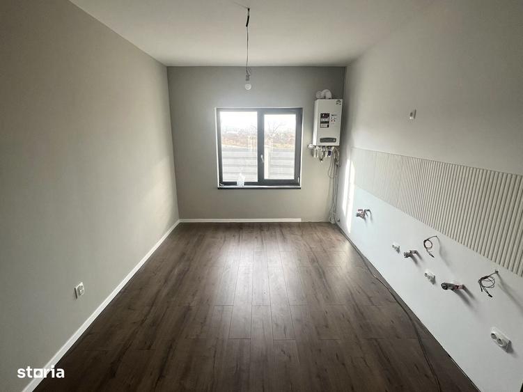 Casă cu 4 camere cu Teren 440 Mp în Tomești