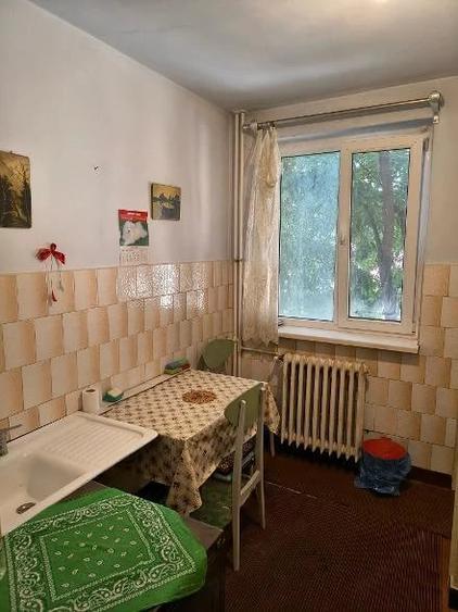 Apartament cu 3 camere semidecomandat în Est