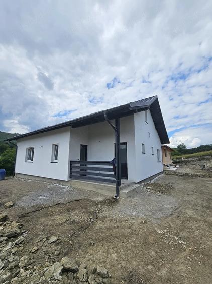 Casă cu Teren 800 Mp în Gârcina