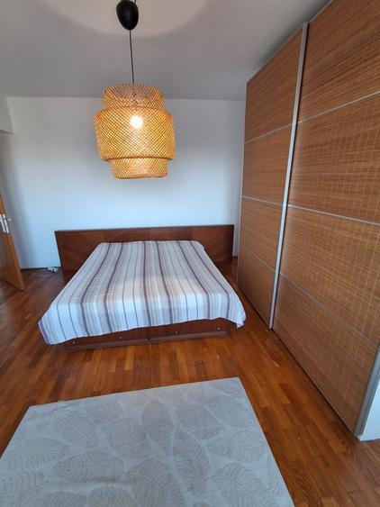 Apartament cu 2 camere semidecomandat, mobilat în Victoriei