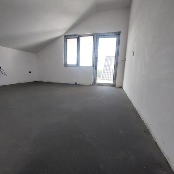 Casă individuală cu 6 camere cu Canalizare în Lumina