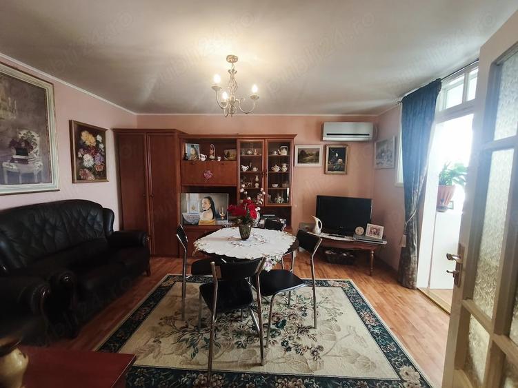 Casă cu 7 camere cu Teren 216 Mp în Central