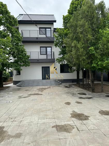 Casă individuală cu 9 camere cu Canalizare în Drumul Taberei