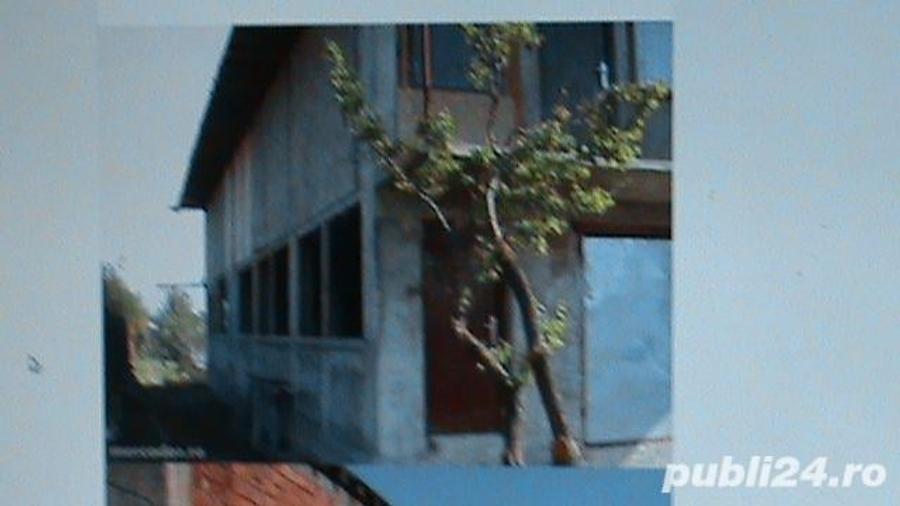 Casă cu 6 camere cu Teren 800 Mp în 1 Decembrie