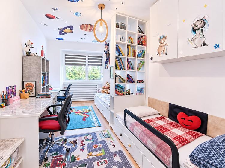 Apartament cu 3 camere semidecomandat, mobilat în Florești