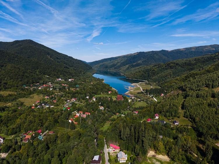 Hotel/Pensiune, de 600 mp, în Poiana Mărului