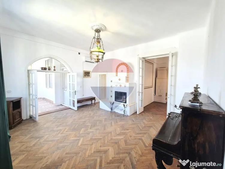 Apartament cu 4 camere decomandat în Tineretului