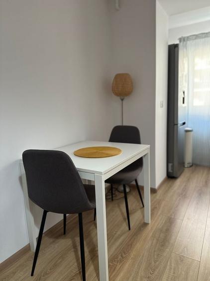 Apartament cu 2 camere decomandat în Exterior Vest