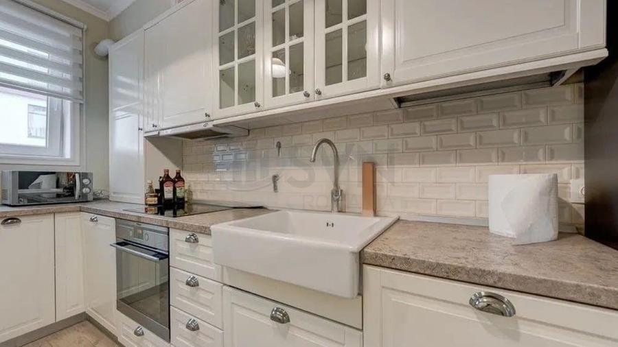 Apartament cu 3 camere decomandat, mobilat în Barbu Văcărescu