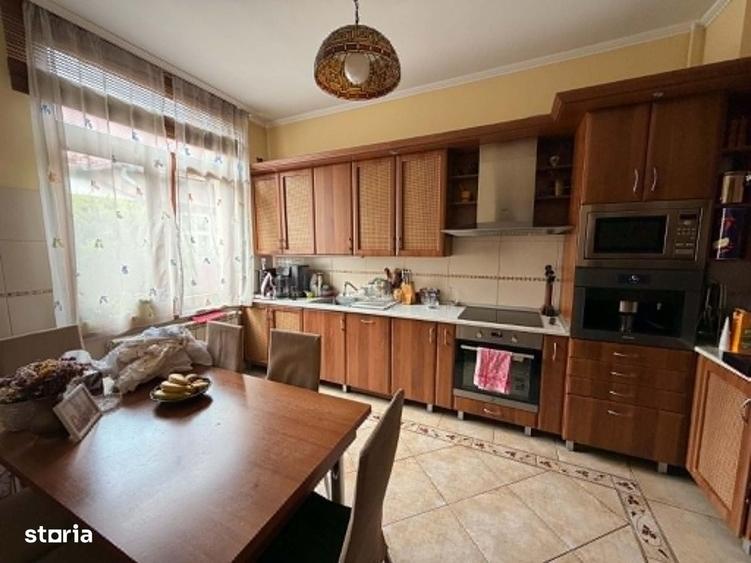 Casă cu 3 camere cu Teren 385 Mp în Central
