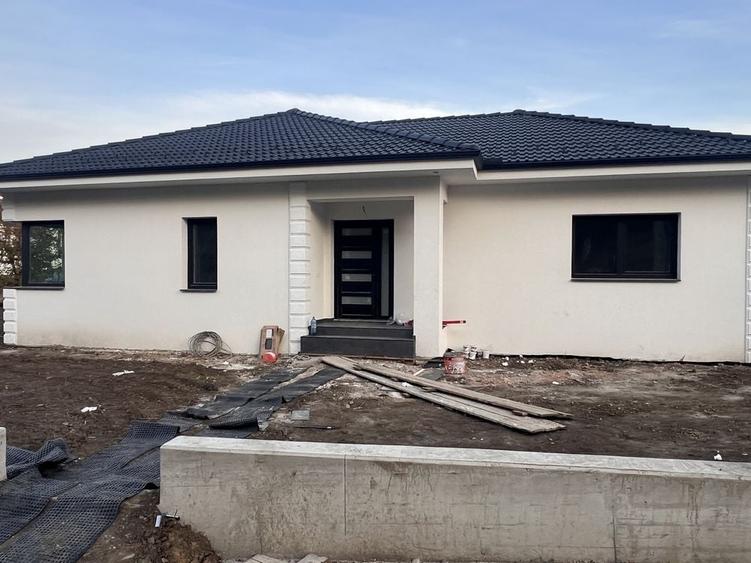 Casă cu 4 camere în Sigmir